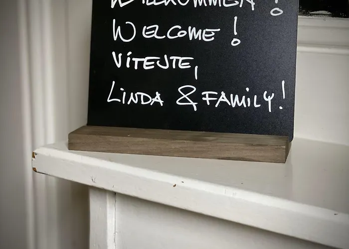 Rosa Wohnen & Office In Traditionell Ausseer Baukultur