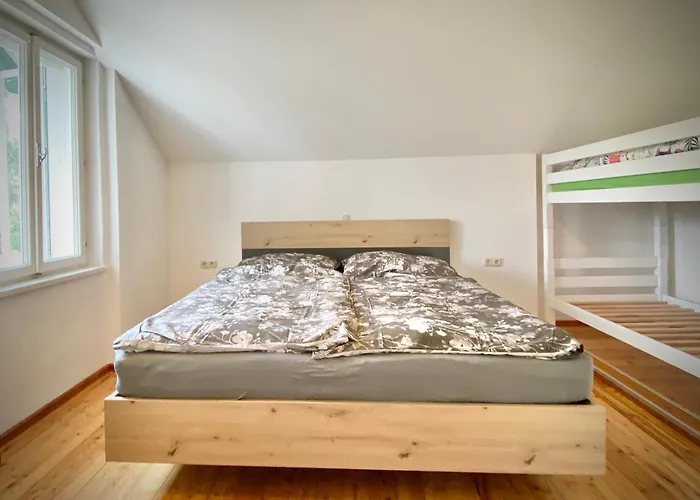 Rosa Wohnen & Office In Traditionell Ausseer Baukultur *